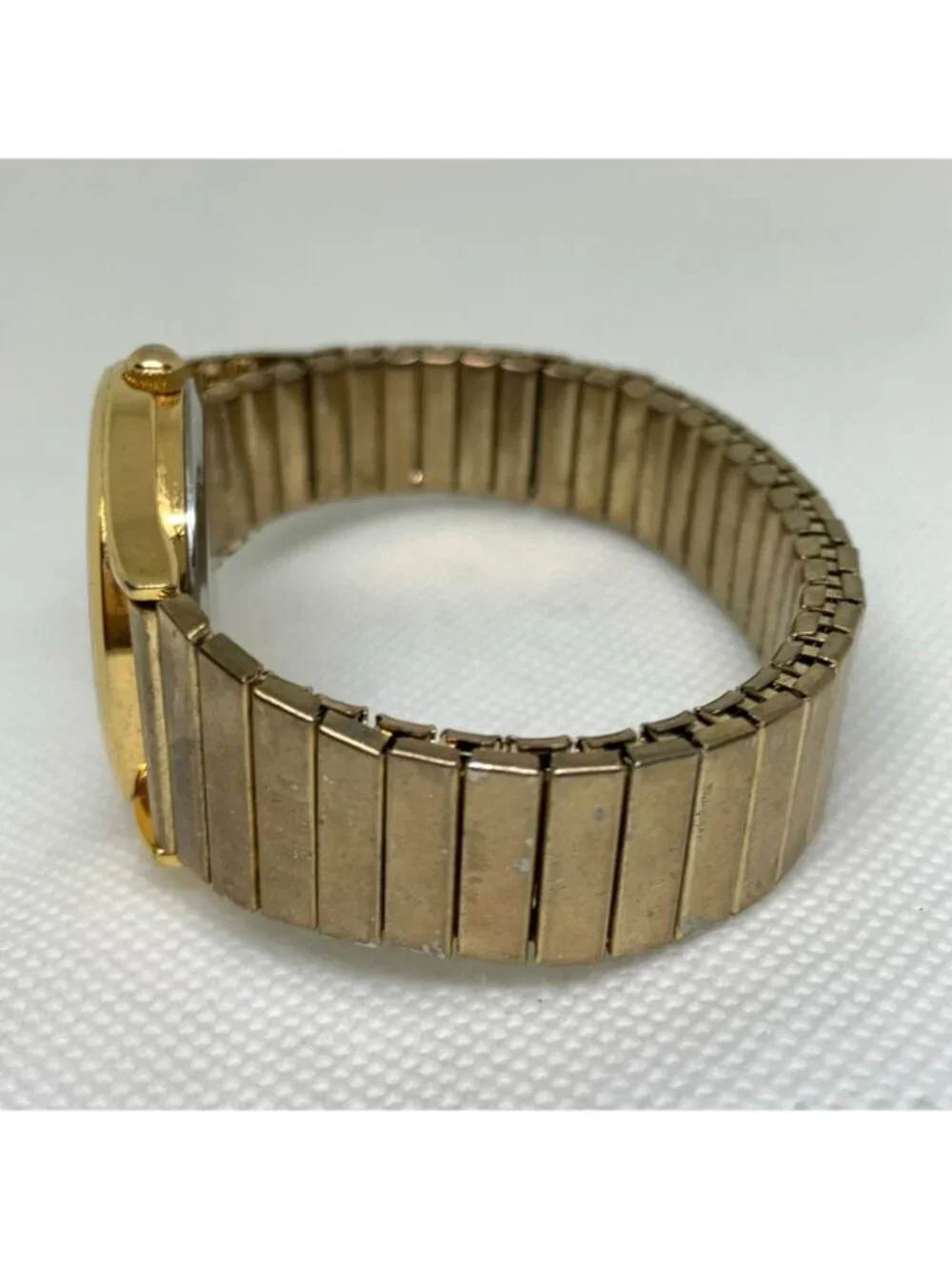 Vintage Gold tone women’s quartz analog watch 32mm  stretch band running